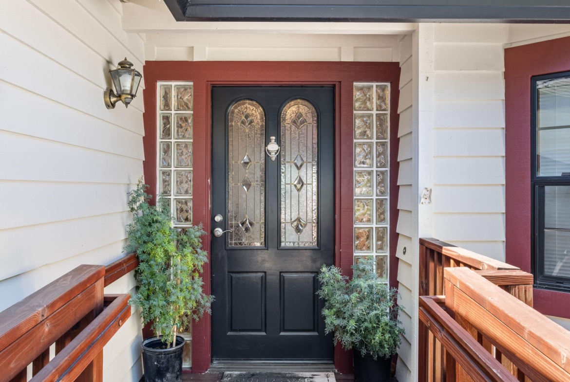 Santa Rosa,  CAHome $875K – Business $160K