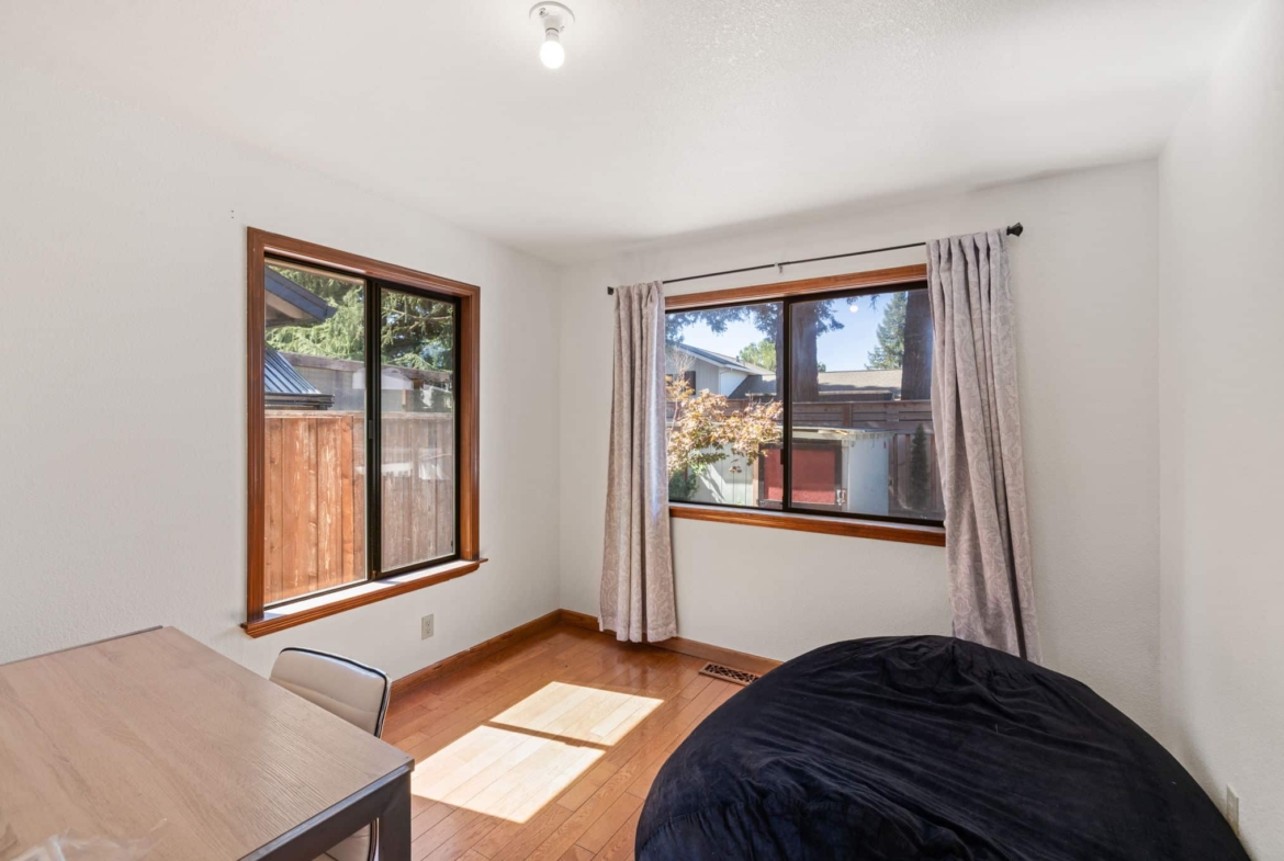 Santa Rosa,  CAHome $875K – Business $160K