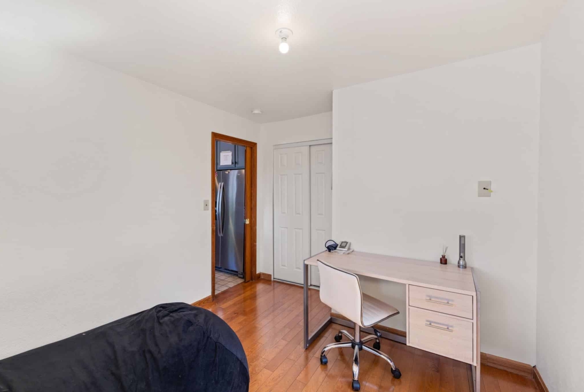 Santa Rosa,  CAHome $875K – Business $160K