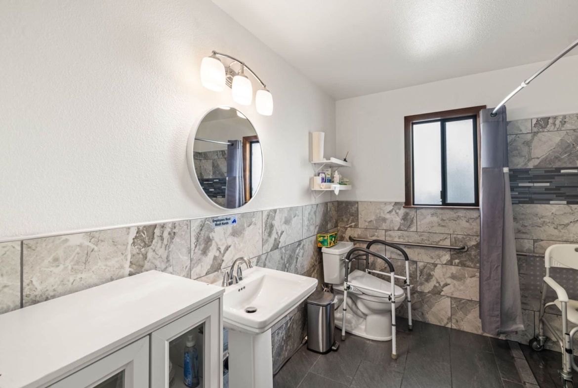 Santa Rosa,  CAHome $875K – Business $160K