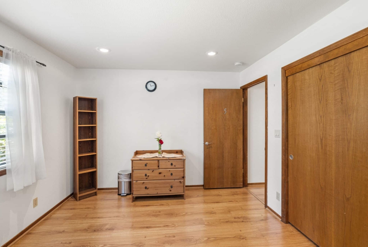 Santa Rosa,  CAHome $875K – Business $160K