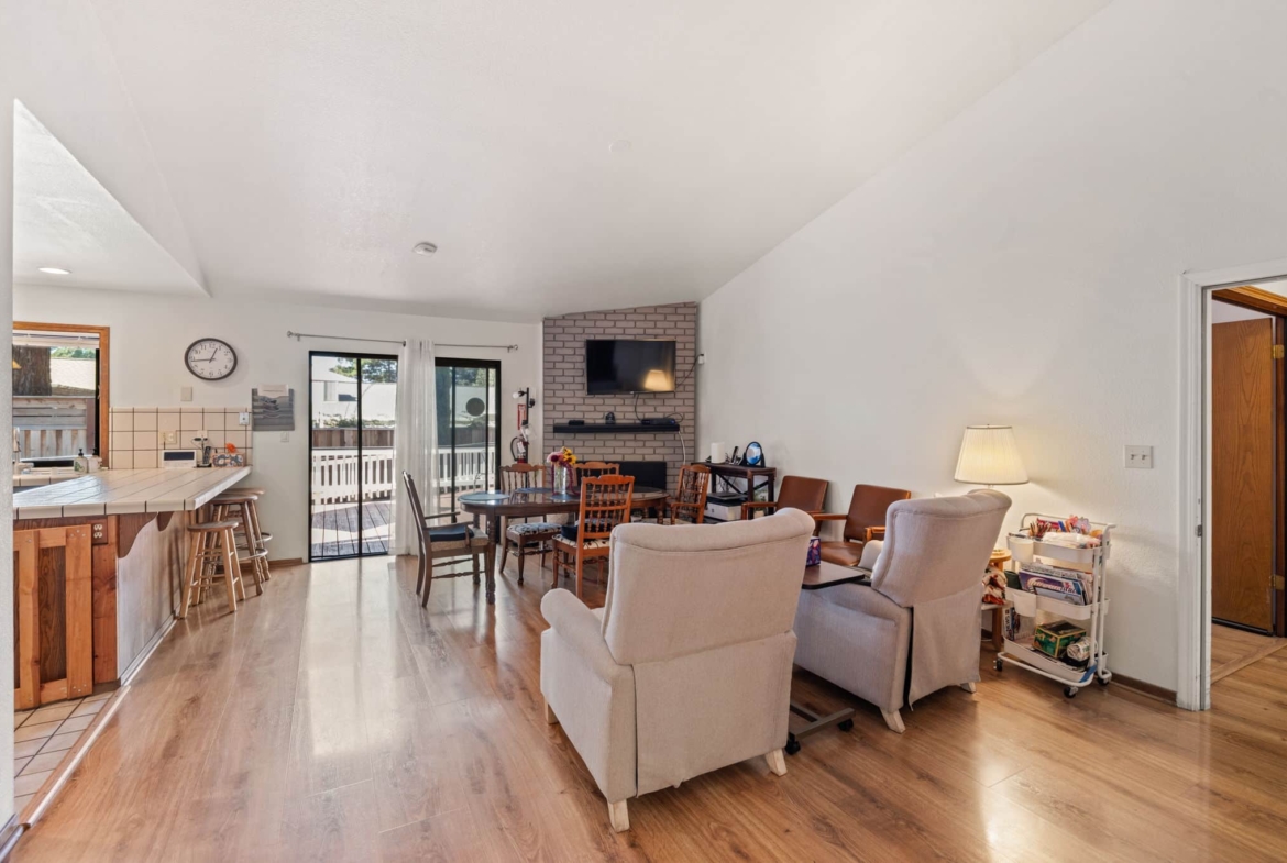Santa Rosa,  CAHome $875K – Business $160K