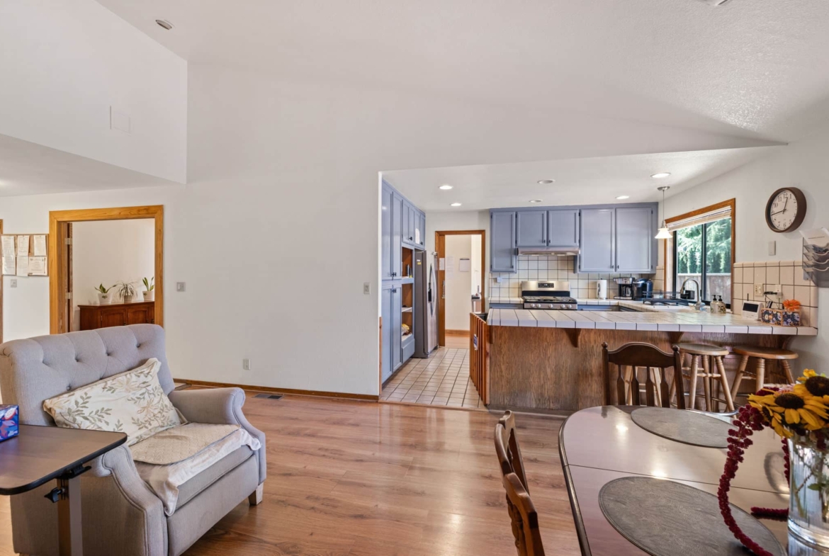 Santa Rosa,  CAHome $875K – Business $160K
