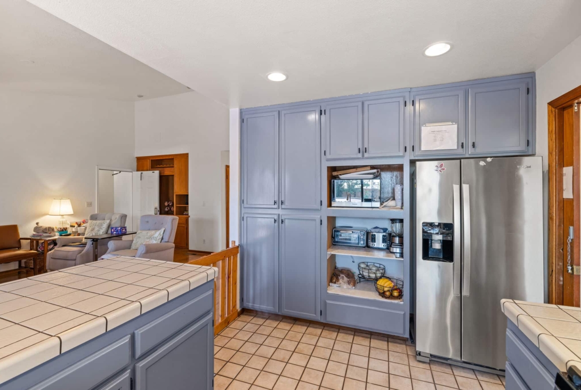 Santa Rosa,  CAHome $875K – Business $160K