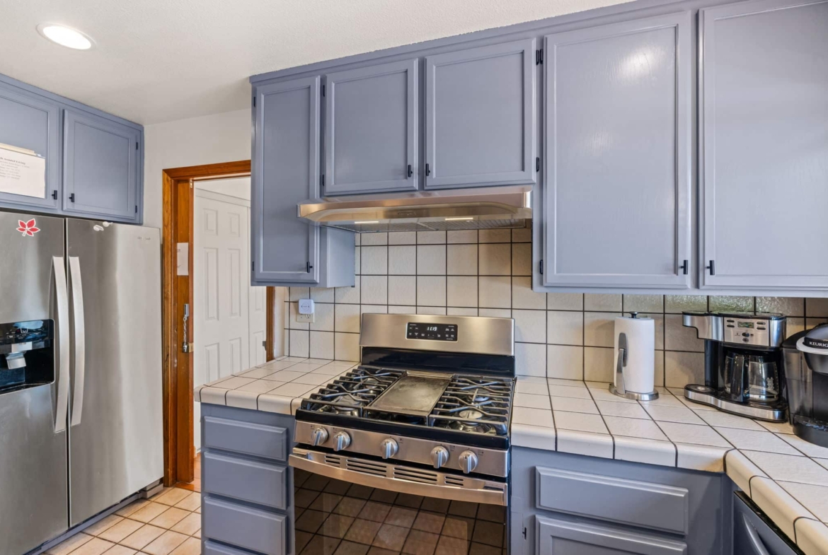 Santa Rosa,  CAHome $875K – Business $160K