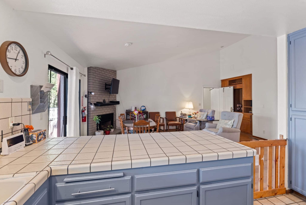Santa Rosa,  CAHome $875K – Business $160K