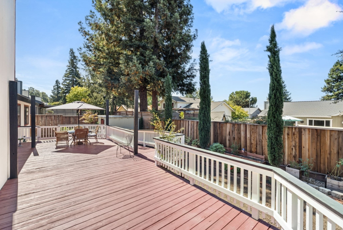 Santa Rosa,  CAHome $875K – Business $160K
