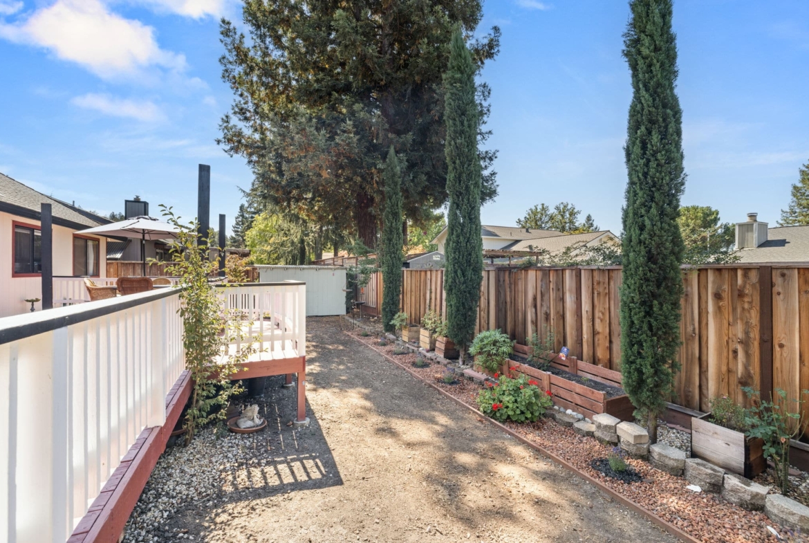 Santa Rosa,  CAHome $875K – Business $160K