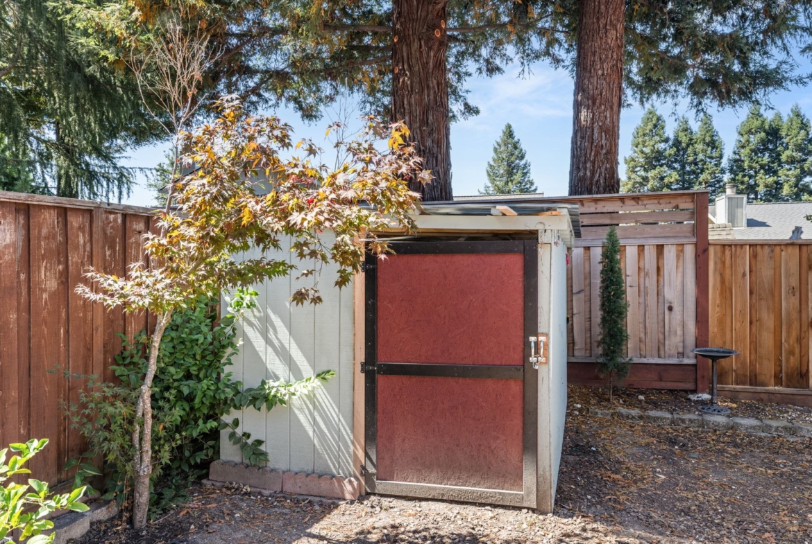 Santa Rosa,  CAHome $875K – Business $160K
