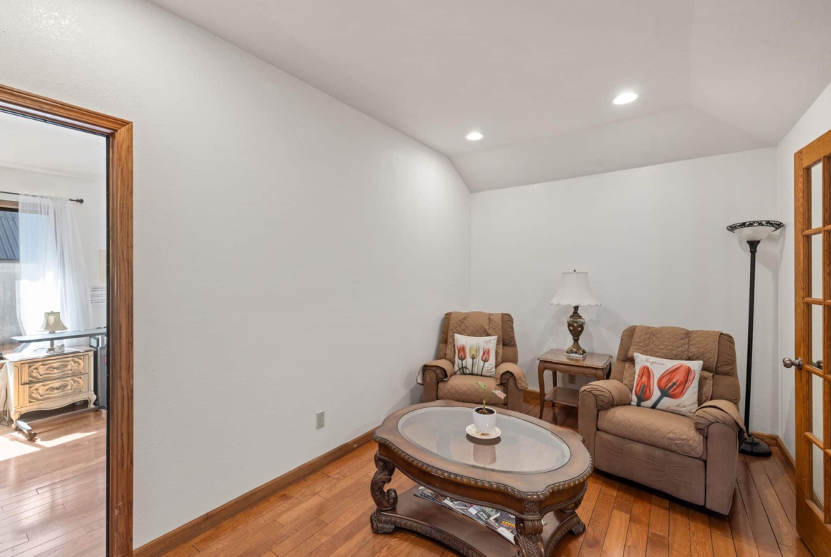Santa Rosa,  CAHome $875K – Business $160K